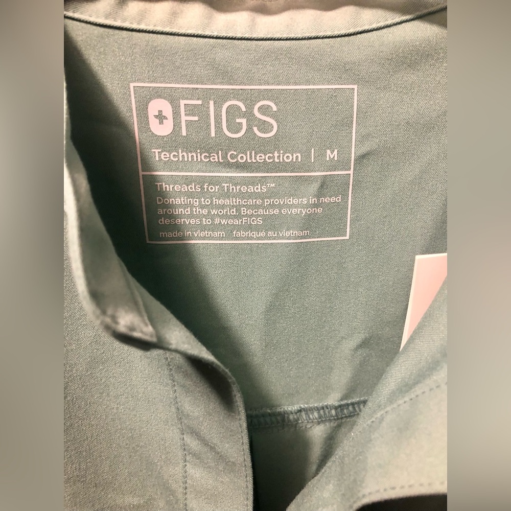 FIGS Rafael scrub top only. Sage. medium NWT